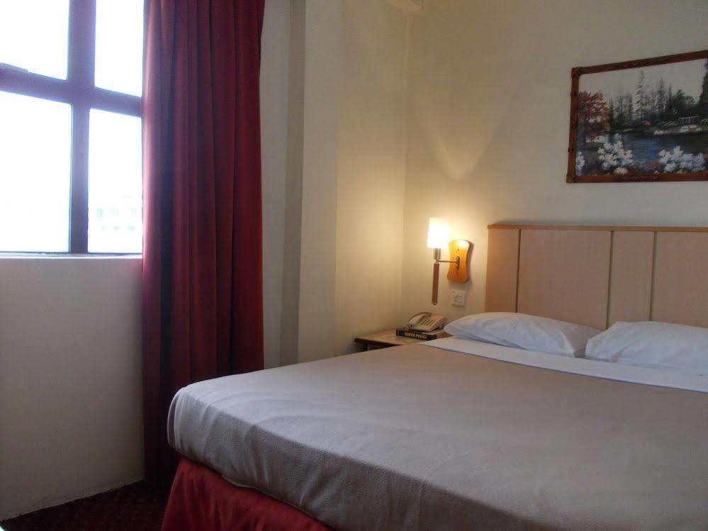 Hotel Sri Sutra - Sungai Buloh 페탈링자야 외부 사진
